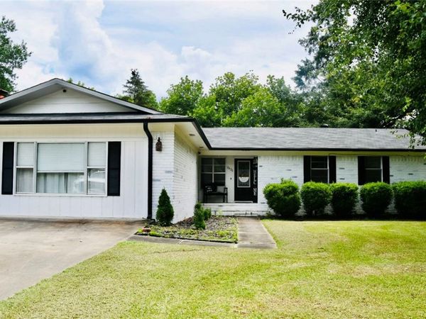 2921 Honeysuckle Lane, Russellville, AR 72801