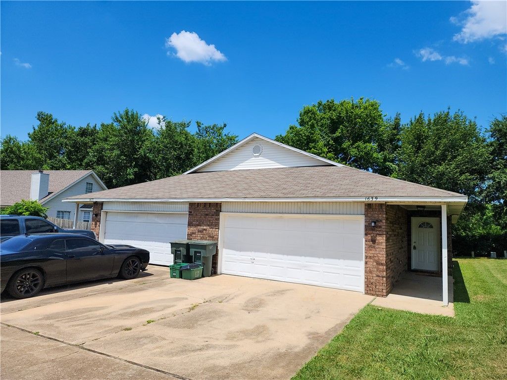 1637 & 1639 N Saddlehorn Avenue, Fayetteville, AR 72703 Main Photo