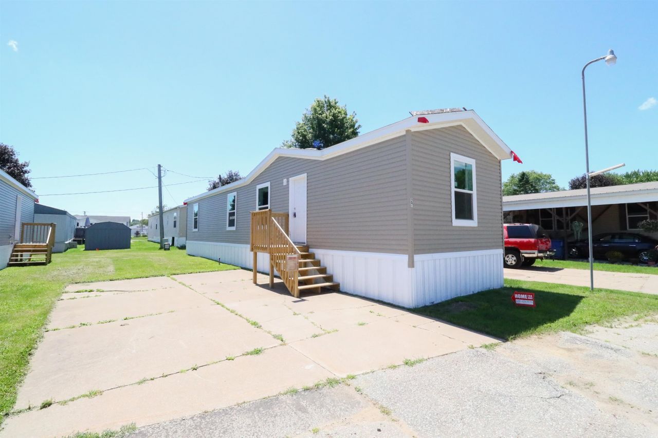 800 N West Avenue, Unit 27, West Salem, WI 54669 Main Photo