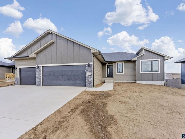 616 N Yankee Ave, Sioux Falls, SD 57110
