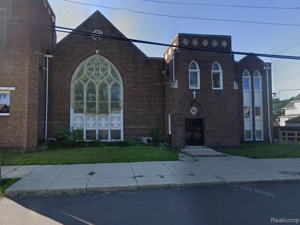 5481 Burns, Detroit, MI 48213