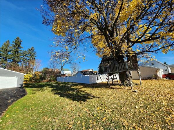 Berwick Road S, Syracuse, NY 13208