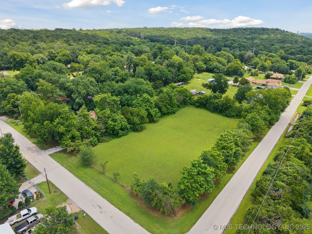 6715 S Houston Avenue, Tulsa, OK 74132 Main Photo