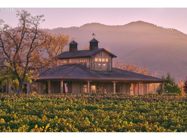 2335 N Phoenix RD, Medford, OR 97504