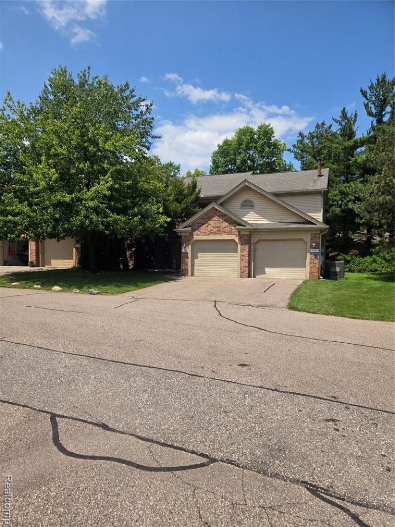 37066 Kirkshire Court, Farmington, MI 48331 Main Photo