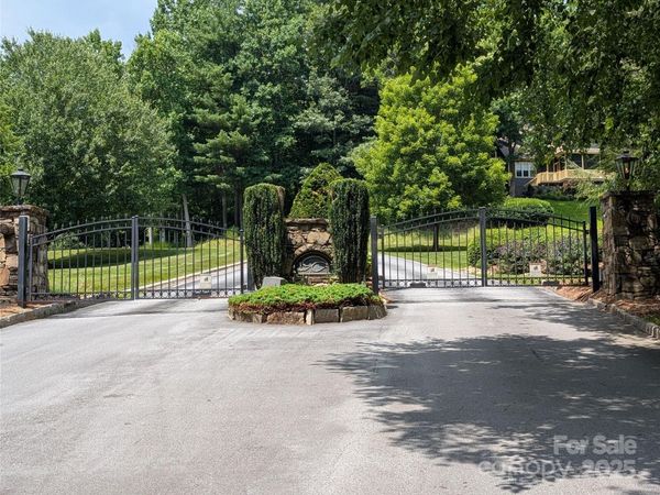 115 Ivywood Lane, Laurel Park, NC 28739