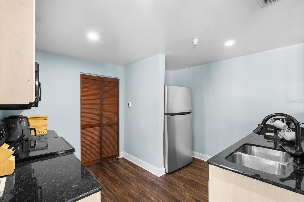 215 Central Avenue, Unit 4F, Saint Petersburg, FL 33701 Photo