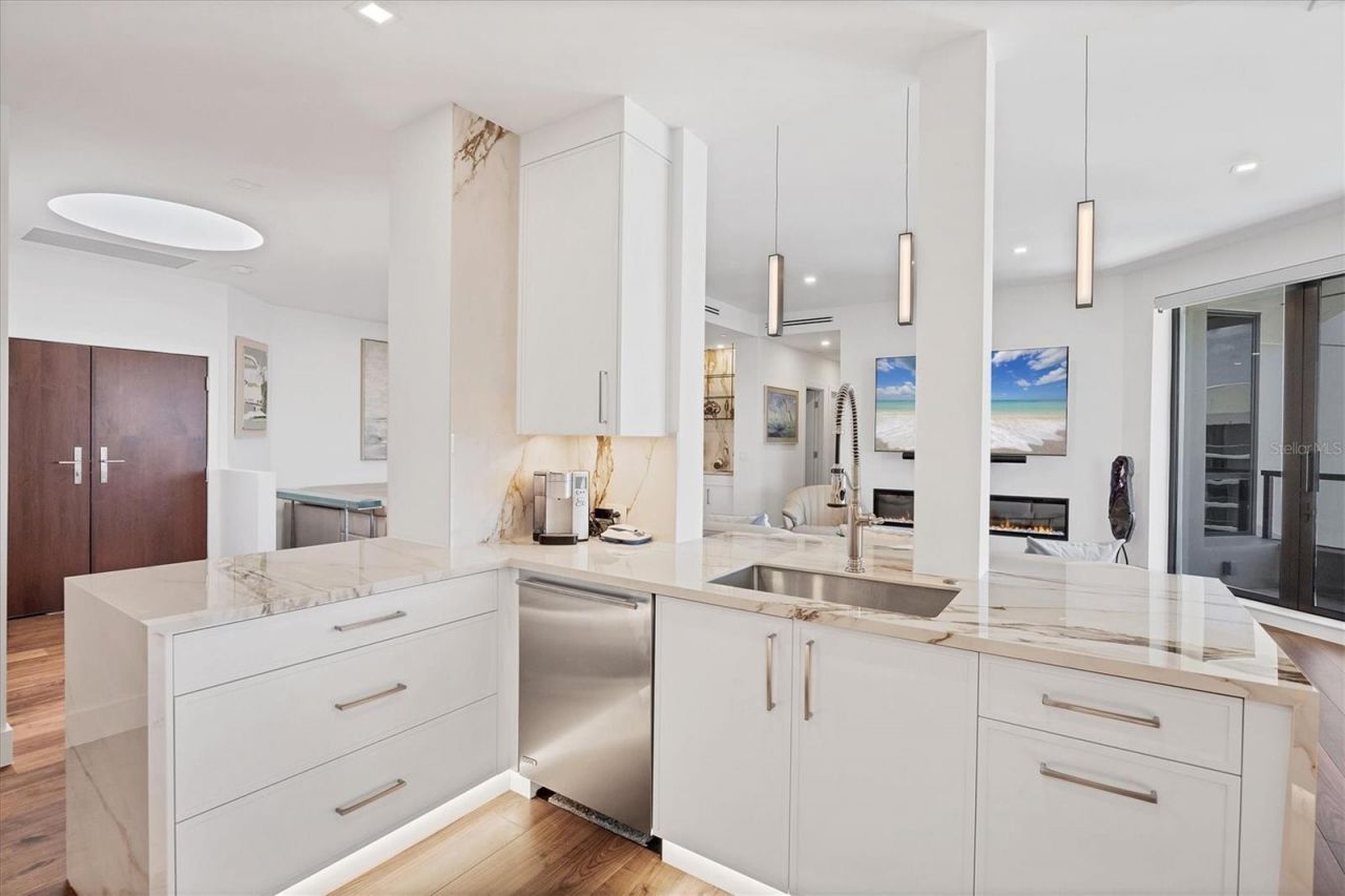 1211 Gulf Of Mexico Drive, Unit 1005, Longboat Key, FL 34228 Photo