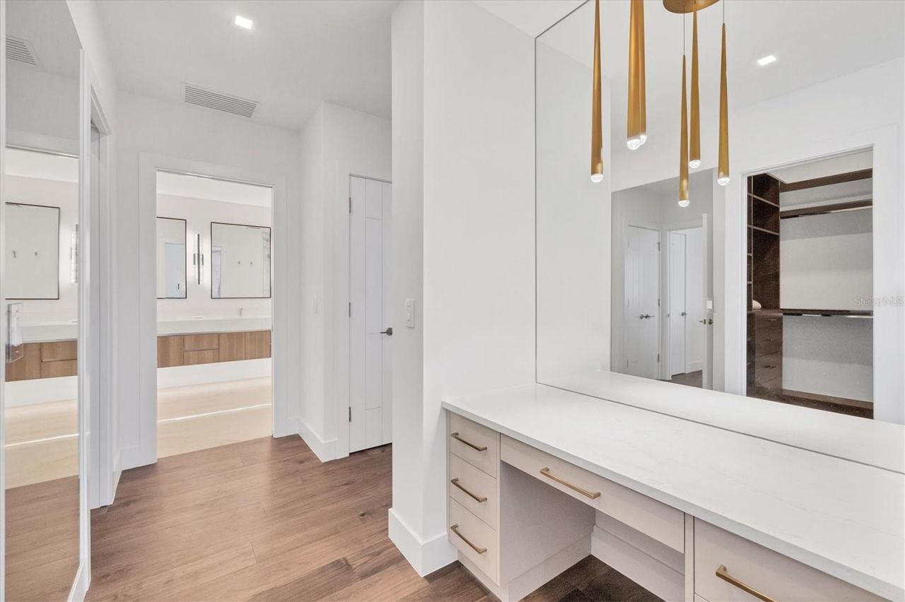 1211 Gulf Of Mexico Drive, Unit 1005, Longboat Key, FL 34228 Photo