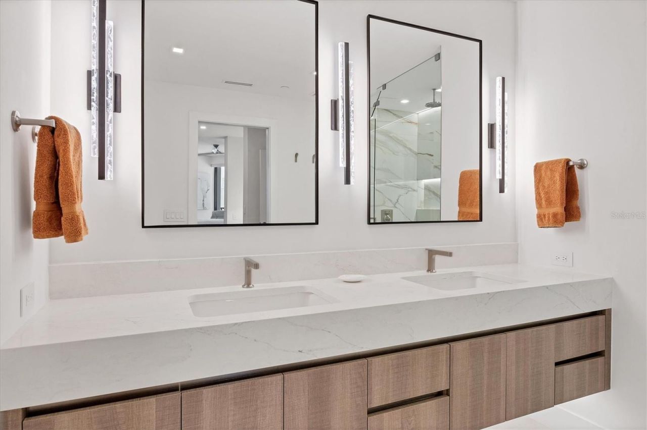 1211 Gulf Of Mexico Drive, Unit 1005, Longboat Key, FL 34228 Photo