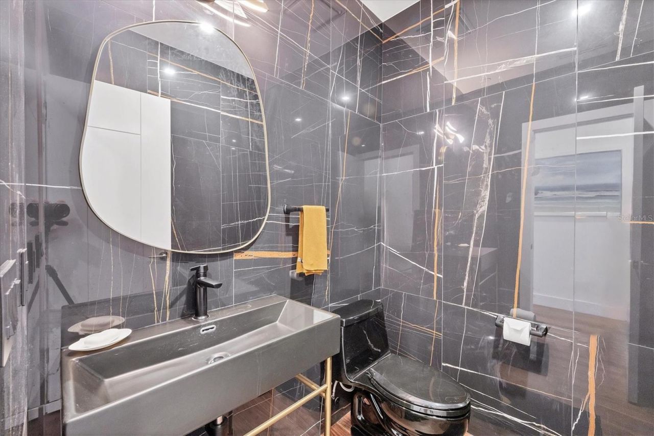 1211 Gulf Of Mexico Drive, Unit 1005, Longboat Key, FL 34228 Photo