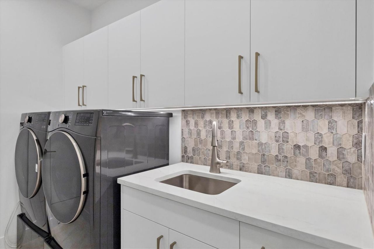 1211 Gulf Of Mexico Drive, Unit 1005, Longboat Key, FL 34228 Photo