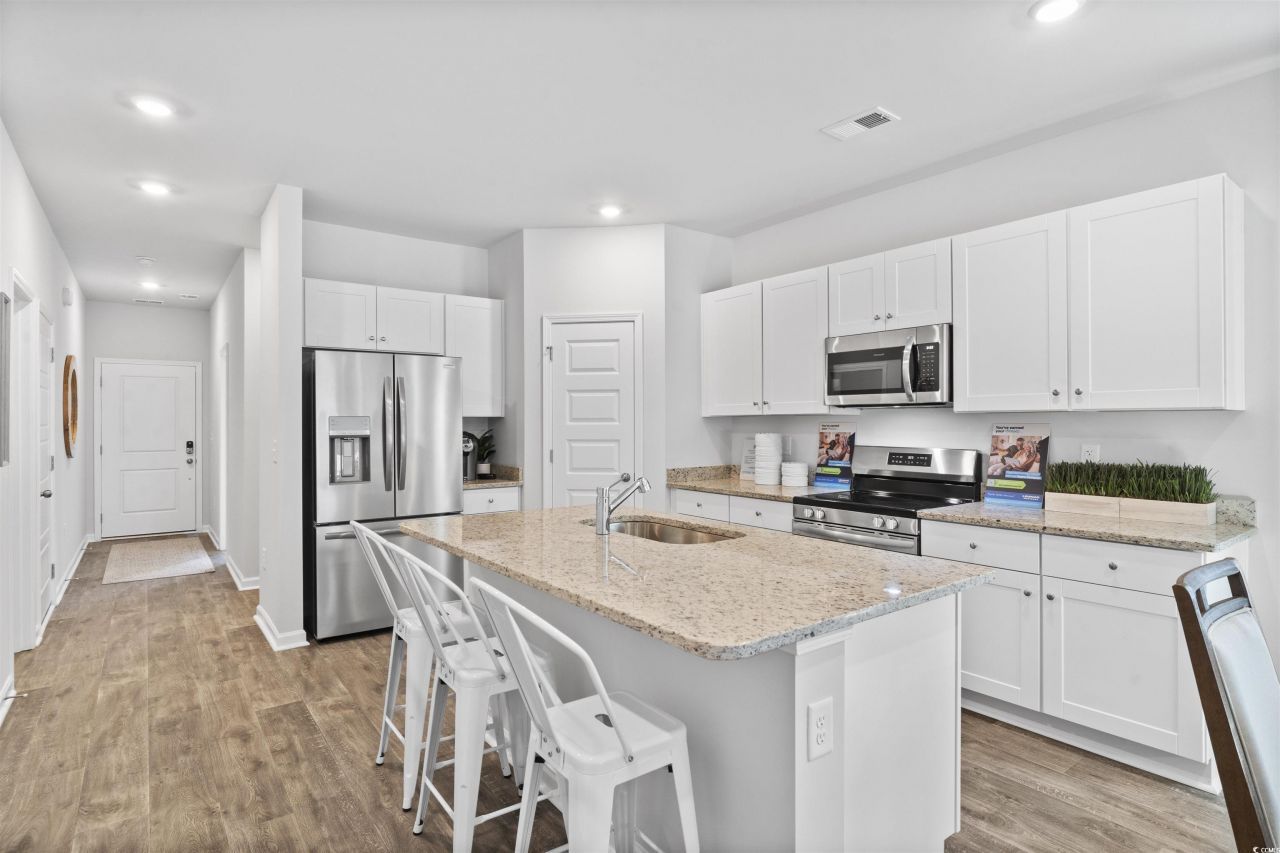 128 Hoffman Park Dr. Photo 5