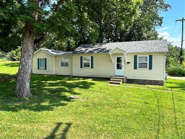 615 N Old Highway 66, Bourbon, MO 65441