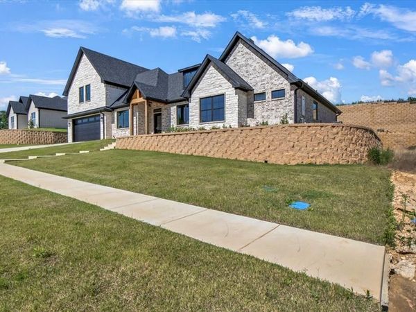 1001 Mallard Drive, Lindale, TX 75771