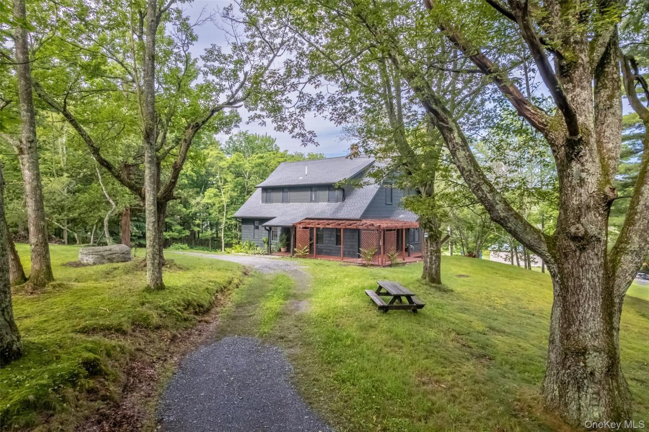 405 Vista Maria Road, Cragsmoor, NY 12420 Main Photo