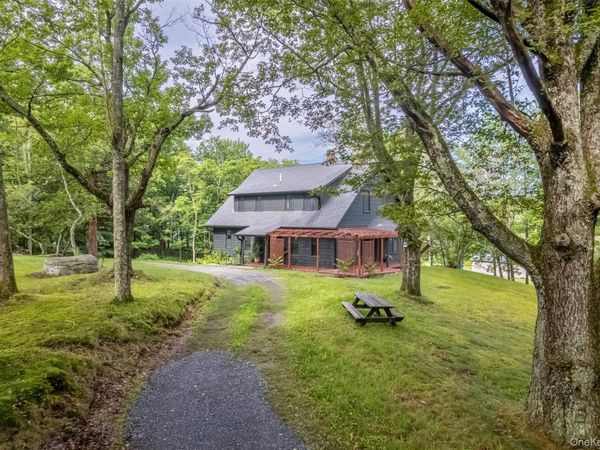 405 Vista Maria Road, Cragsmoor, NY 12420