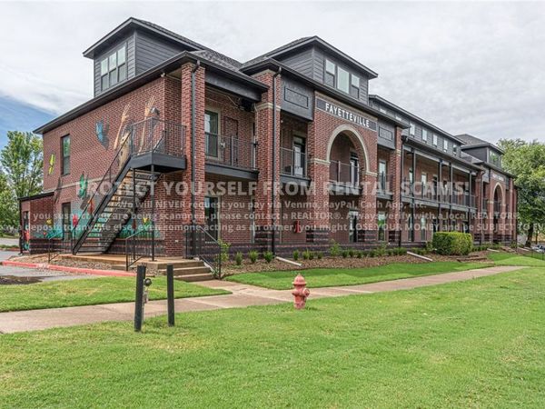 1115 N Leverett Avenue, Unit 105, Fayetteville, AR 72703