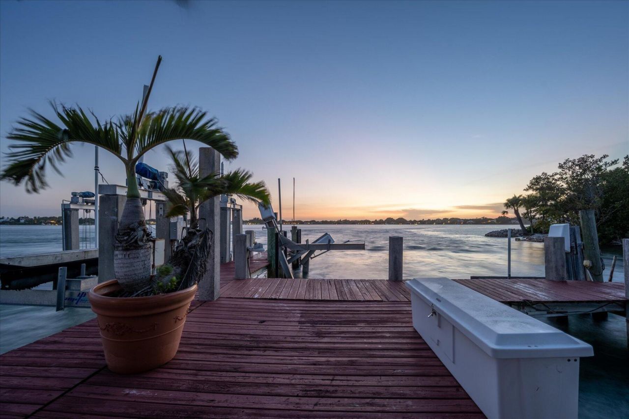 49 W High Point Road, Sewalls Point, FL 34996 Photo