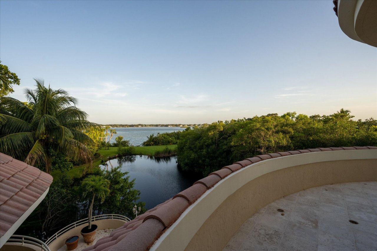 49 W High Point Road, Sewalls Point, FL 34996 Photo