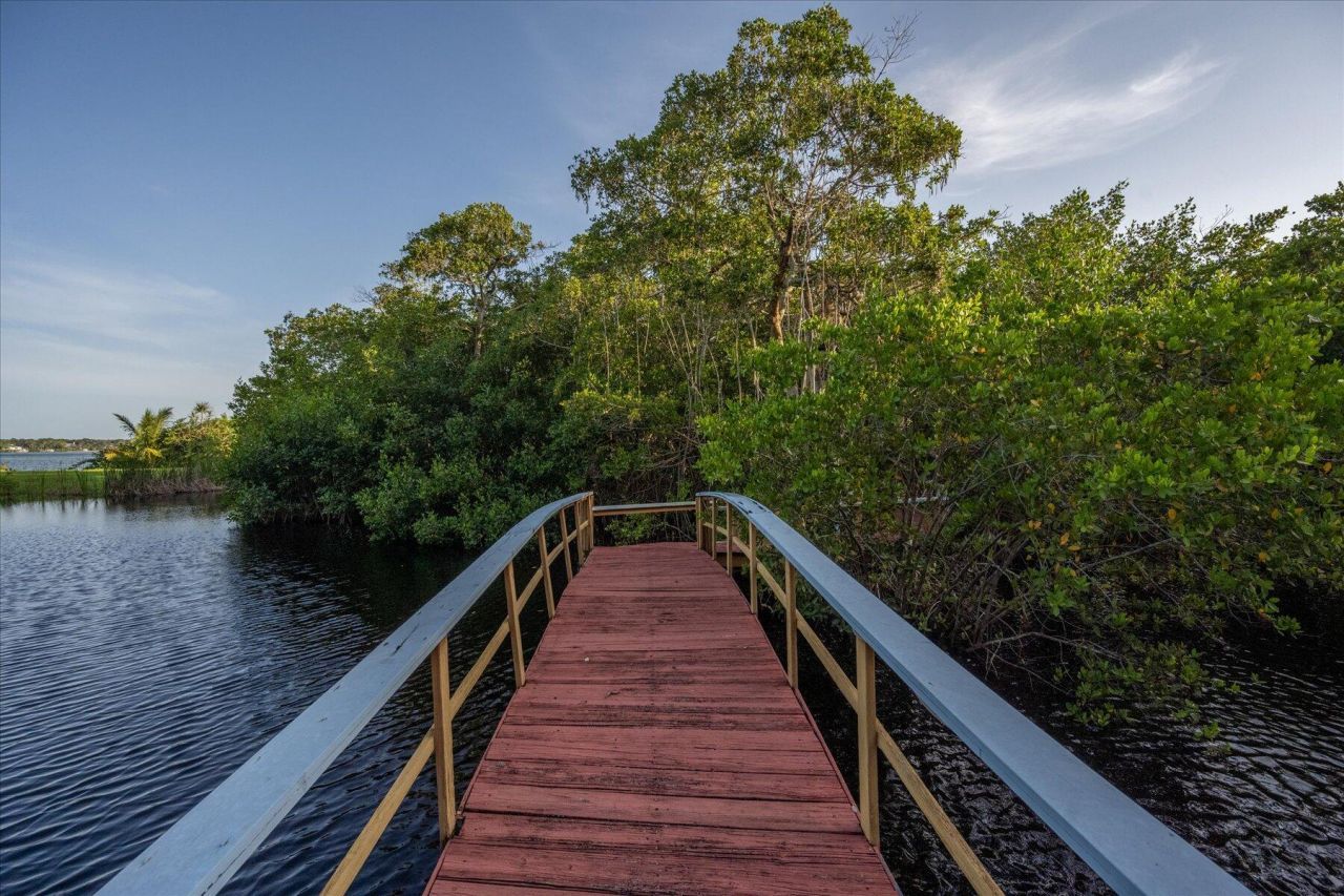 49 W High Point Road, Sewalls Point, FL 34996 Photo