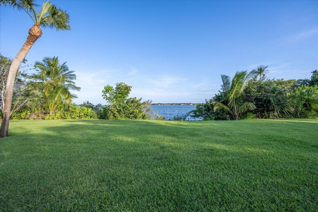 49 W High Point Road, Sewalls Point, FL 34996 Photo