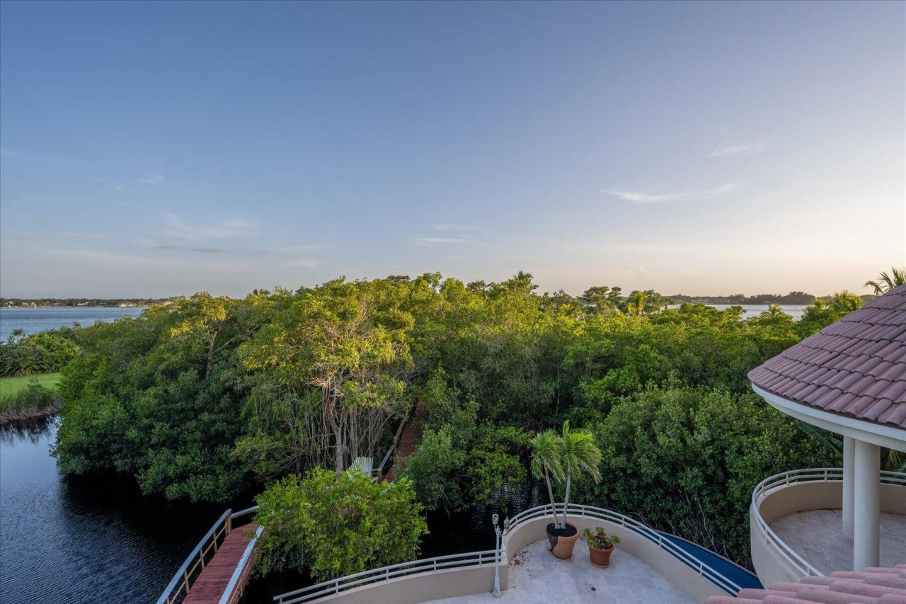 49 W High Point Road, Sewalls Point, FL 34996 Photo