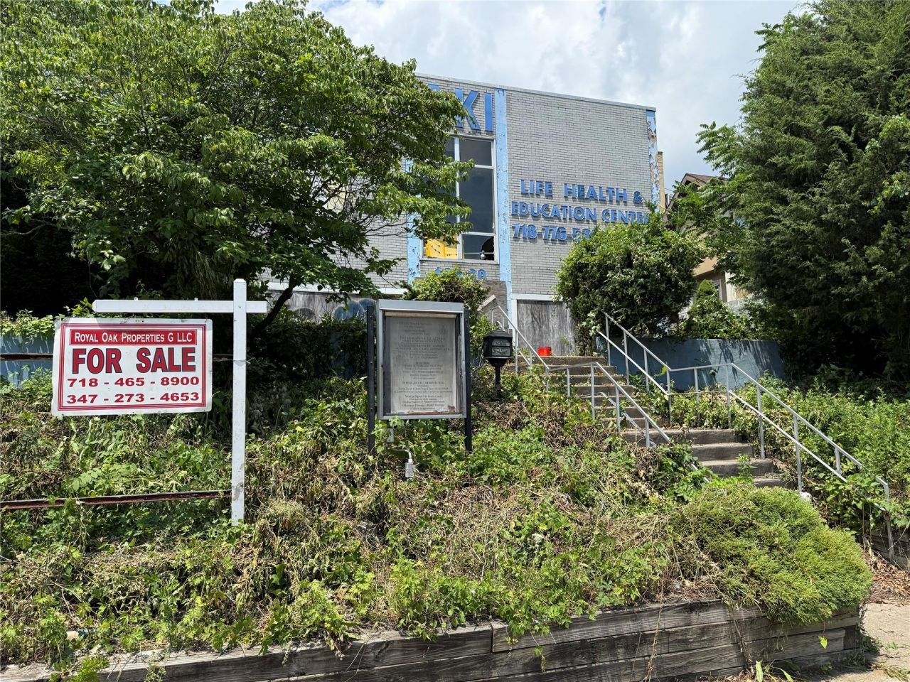 195-39 Hillside Avenue, Holliswood, NY 11423 Main Photo