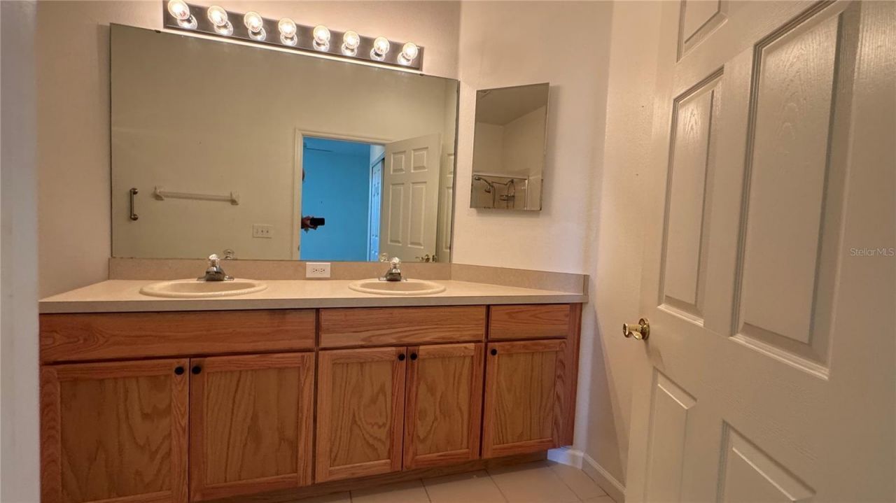 8228 Simpson Falls Court, Sarasota, FL 34243 Photo