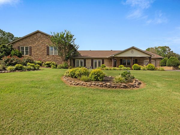 1882 Sand Ridge Bargerton Rd, Lexington, TN 38351