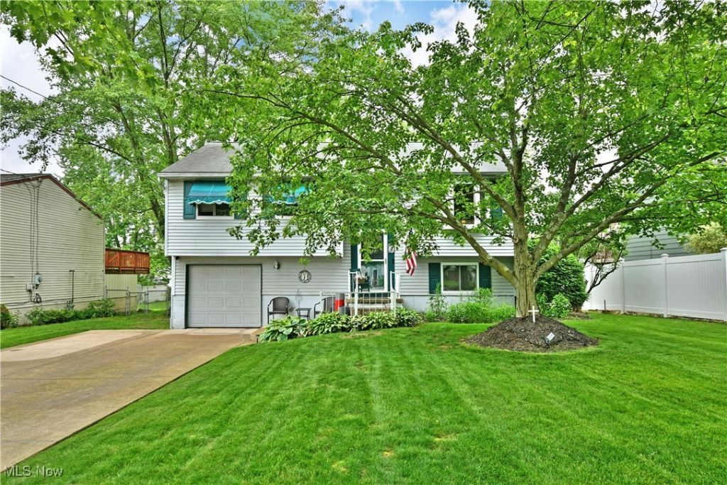 2555 Walnut Street, Girard, OH 44420 Main Photo