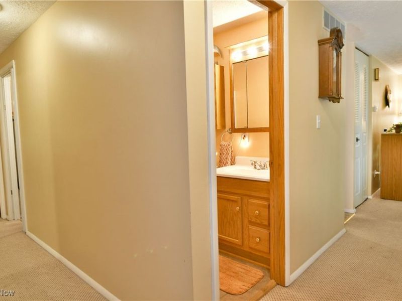 2555 Walnut Street, Girard, OH 44420 Photo 12