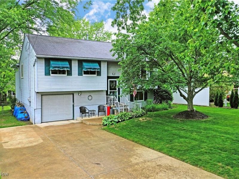 2555 Walnut Street, Girard, OH 44420 Photo 2