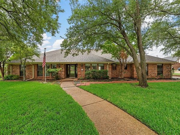 8216 Teakwood Drive, Woodway, TX 76712