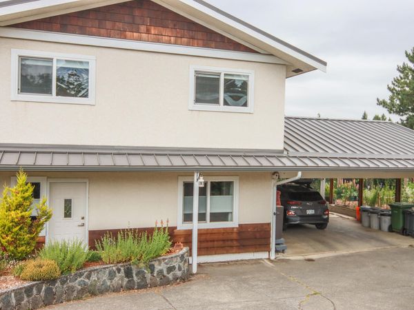 1759 Triest, Victoria V8N 4W9