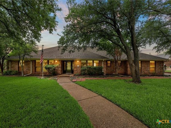 8216 Teakwood Drive, Woodway, TX 76712