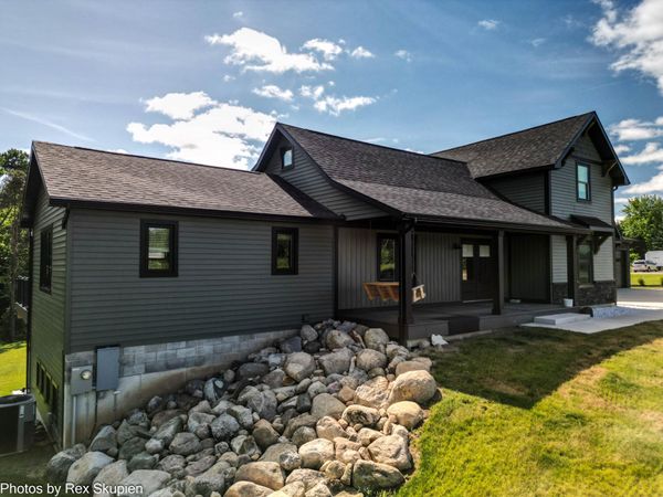 17090 Kenowa Avenue, Kent City, MI 49330