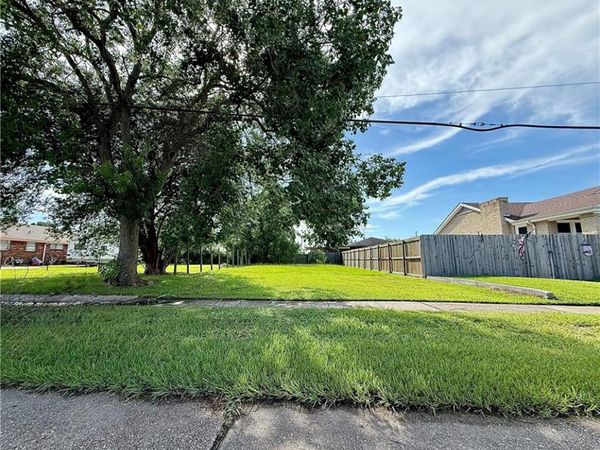 308 CHALMETTE Avenue, Chalmette, LA 70043