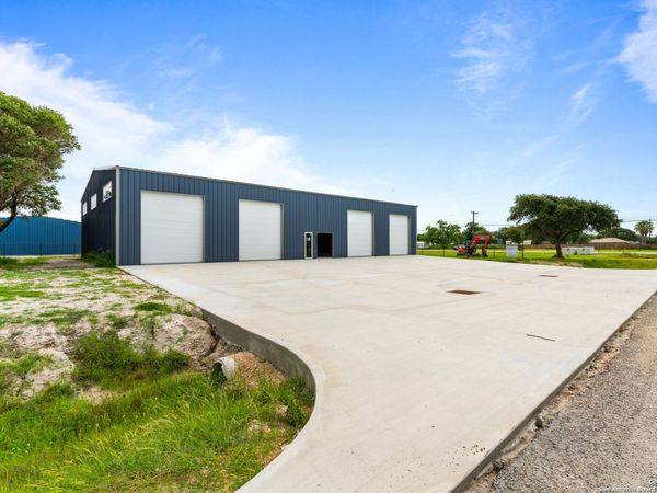 114 W First St, Rockport, TX 78382