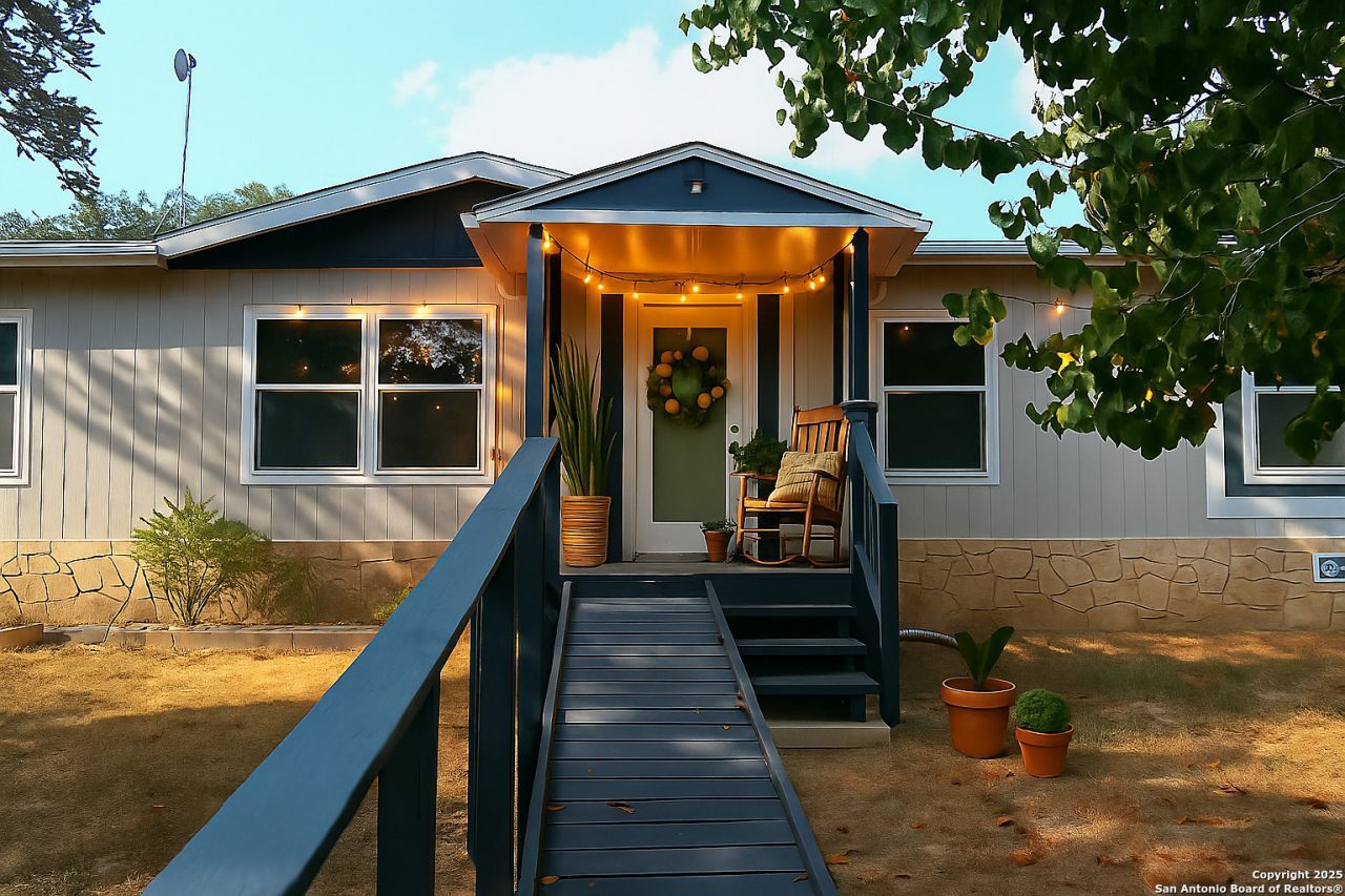 285 Rhonda, Lytle, TX 78052 Main Photo