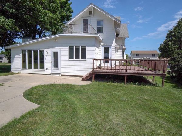 610 7th Ave, Ackley, IA 50601