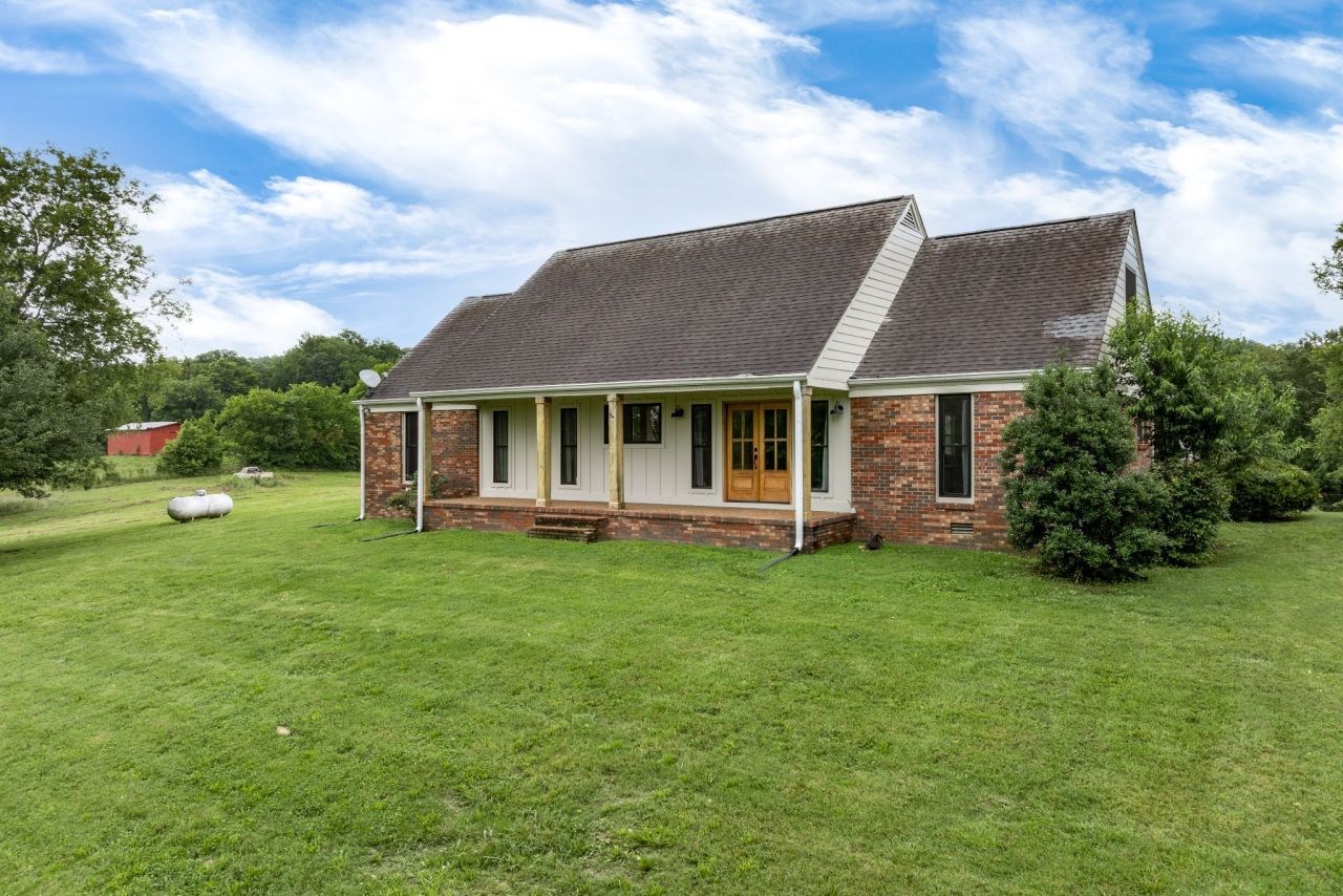 8025 Dry Creek Rd, Mount Pleasant, TN 38474 Main Photo
