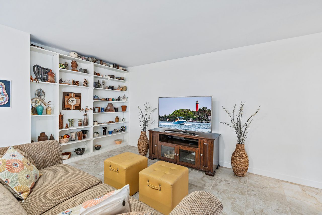 733 Waterway Drive, North Palm Beach, FL 33408 Photo