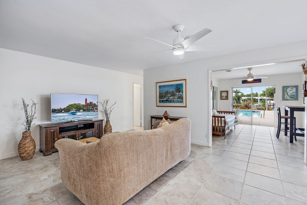 733 Waterway Drive, North Palm Beach, FL 33408 Photo