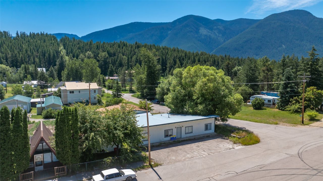 100 Central Avenue, Martin City, MT 59926 Main Photo