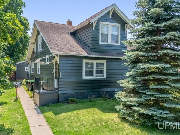 1305 W B Street, Iron Mountain, MI 49801