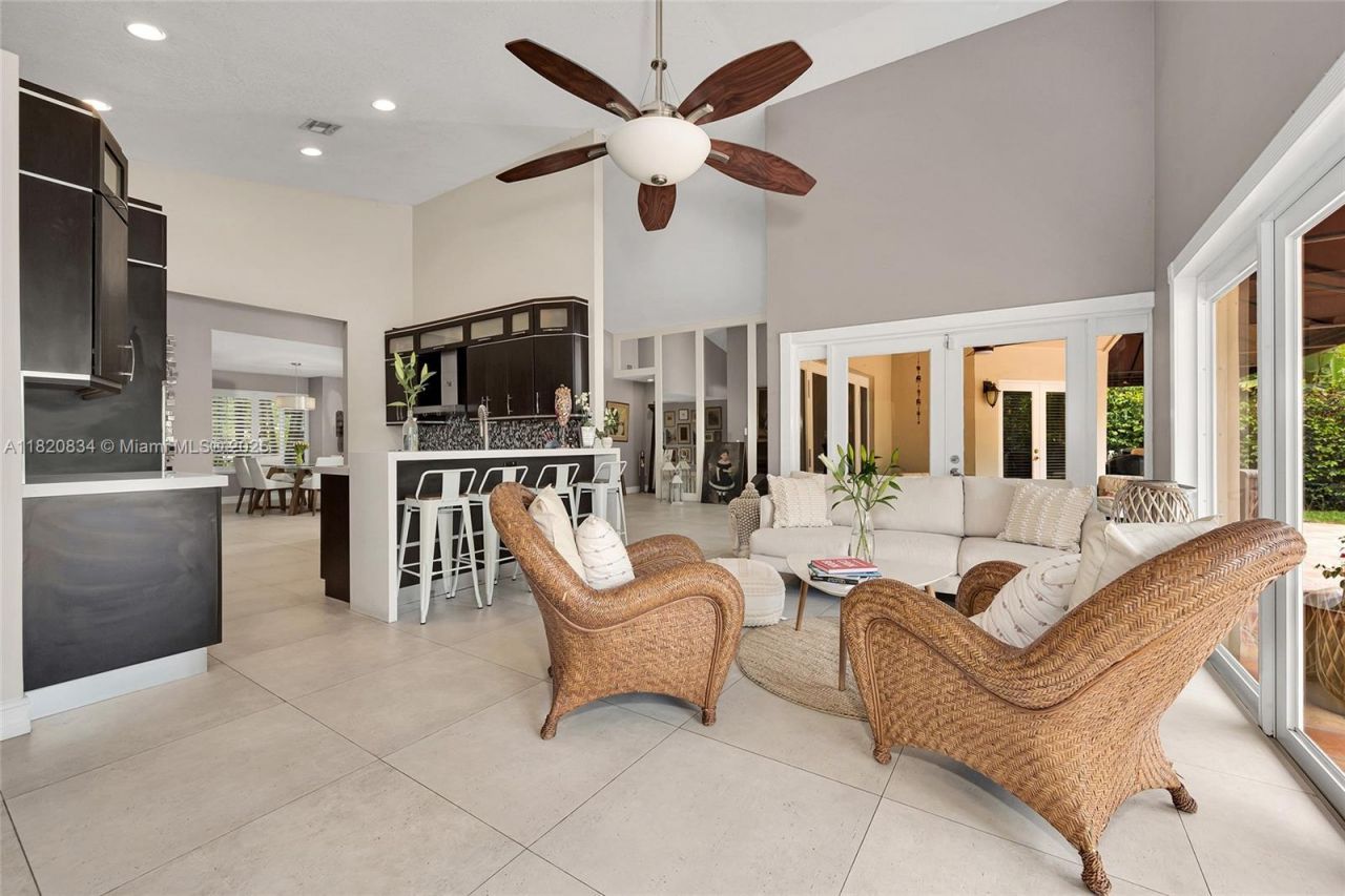 14460 Glencairn Rd, Miami Lakes, FL 33016 Photo