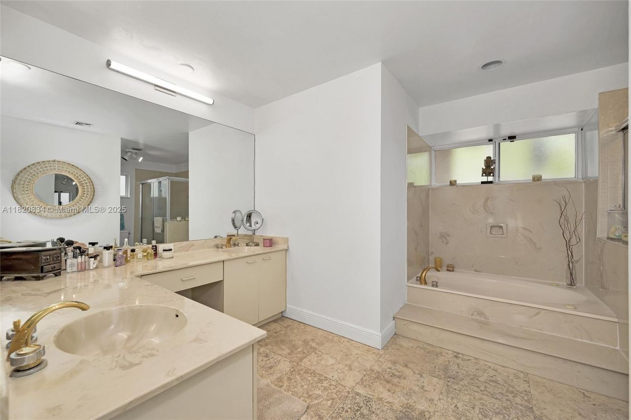 14460 Glencairn Rd, Miami Lakes, FL 33016 Photo