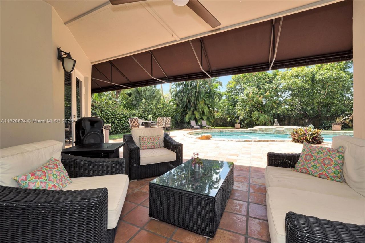 14460 Glencairn Rd, Miami Lakes, FL 33016 Photo