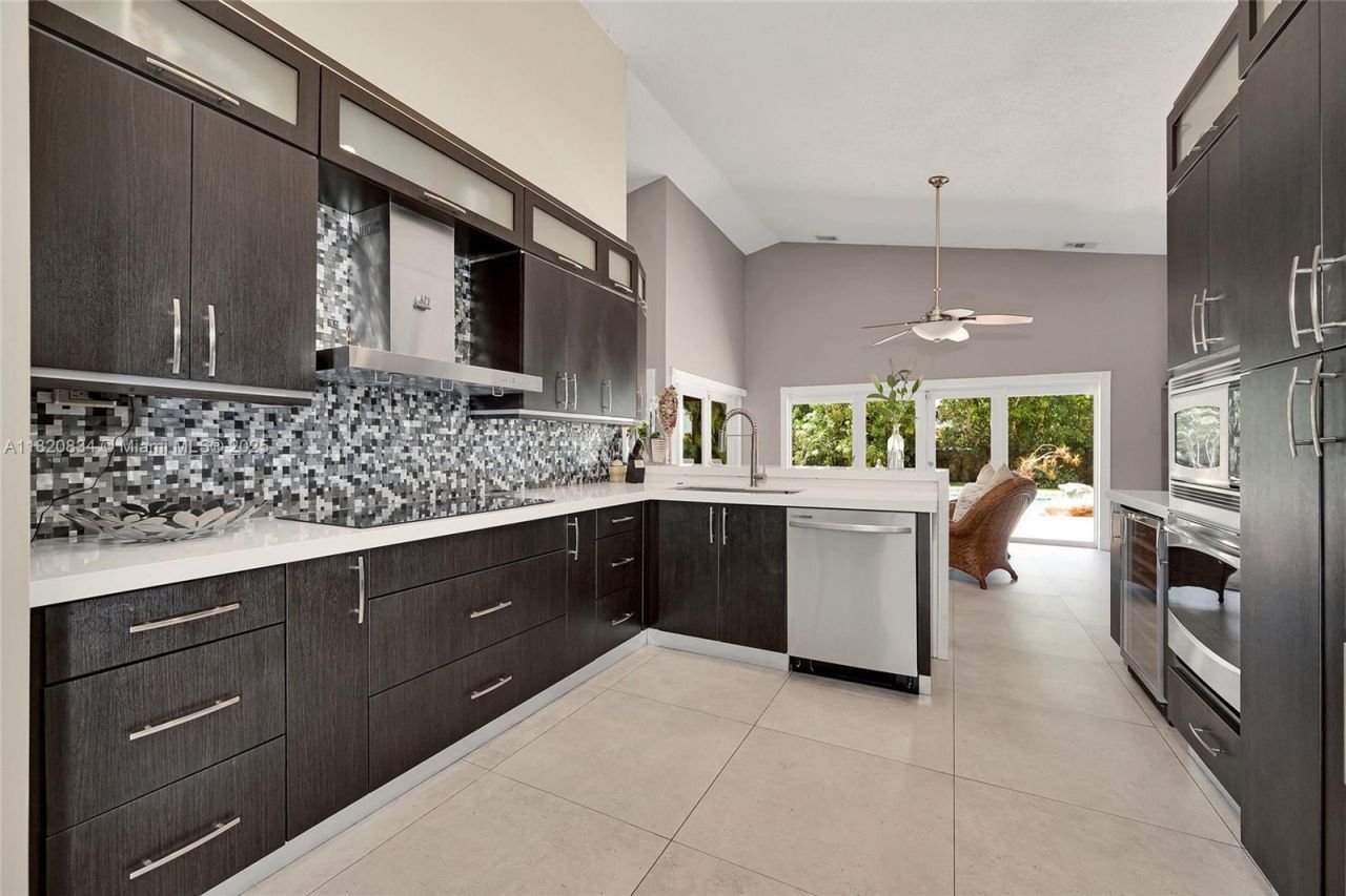 14460 Glencairn Rd, Miami Lakes, FL 33016 Photo